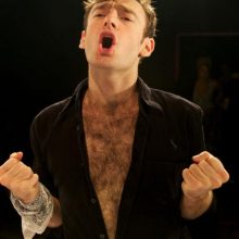 כתבה על יוני רכטר