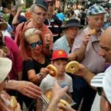 סיור טעימות בשוק התקווה והמחזמר "פסטיבל סן רמו" בכרטיס אחד